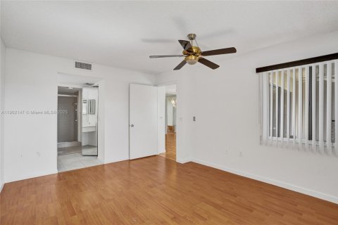 Condo in Pembroke Pines, Florida, 2 bedrooms  № 1953605 - photo 20