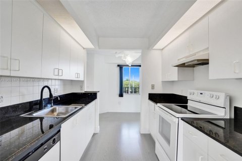 Condo in Pembroke Pines, Florida, 2 bedrooms  № 1953605 - photo 4