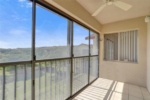 Condo in Pembroke Pines, Florida, 2 bedrooms  № 1953605 - photo 27