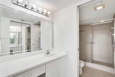 Condo in Pembroke Pines, Florida, 2 bedrooms  № 1953605 - photo 23