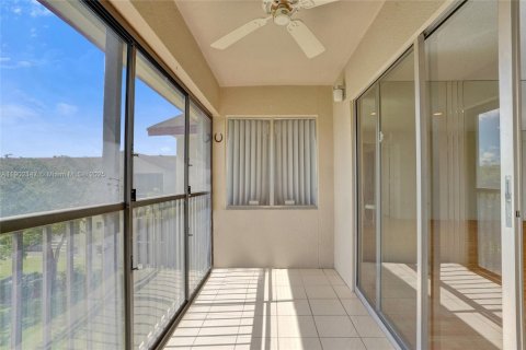 Condo in Pembroke Pines, Florida, 2 bedrooms  № 1953605 - photo 28