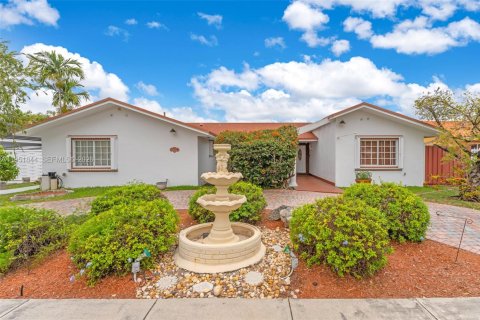 Casa en Miami, Florida 4 dormitorios, 272.76 m2 № 2006375