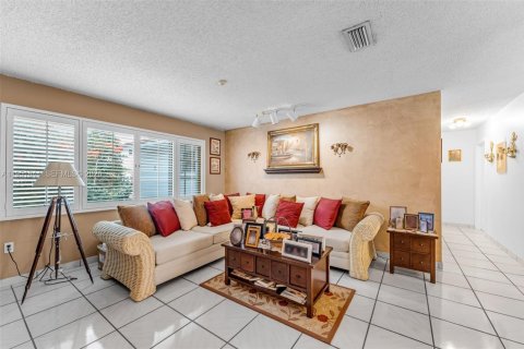 Купить виллу или дом в Майами, Флорида 4 спальни, 272.76м2, № 2006375 - фото 6