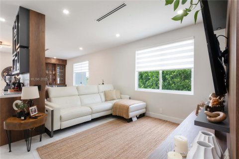 Casa en venta en Weston, Florida, 5 dormitorios, 248.23 m2 № 1776456 - foto 16