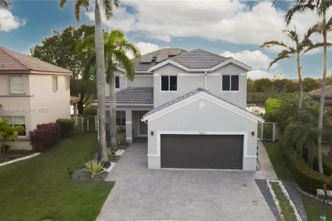 Casa en venta en Weston, Florida, 5 dormitorios, 248.23 m2 № 1776456 - foto 1
