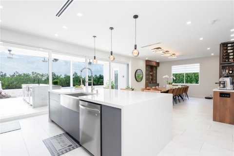 Casa en venta en Weston, Florida, 5 dormitorios, 248.23 m2 № 1776456 - foto 10