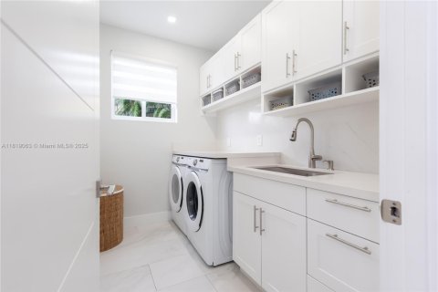 Casa en venta en Weston, Florida, 5 dormitorios, 248.23 m2 № 1776456 - foto 28