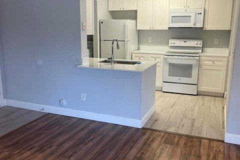 Apartamento en alquiler en Pompano Beach, Florida, 1 dormitorio, 76.18 m2 № 1187661 - foto 1