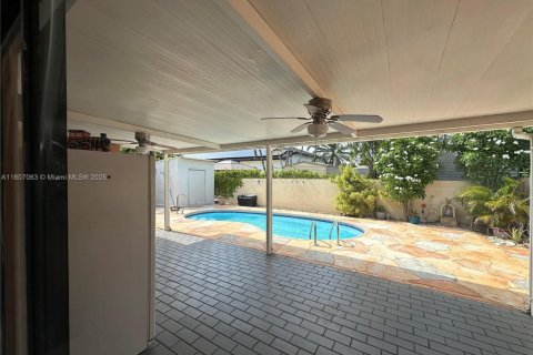 House in Hialeah Gardens, Florida 3 bedrooms, 134.99 sq.m. № 1739649 - photo 11