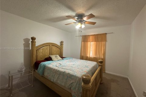 House in Hialeah Gardens, Florida 3 bedrooms, 134.99 sq.m. № 1739649 - photo 9