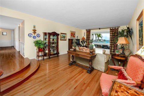 House in Largo, Florida 6 bedrooms, 481.05 sq.m. № 1780618 - photo 28