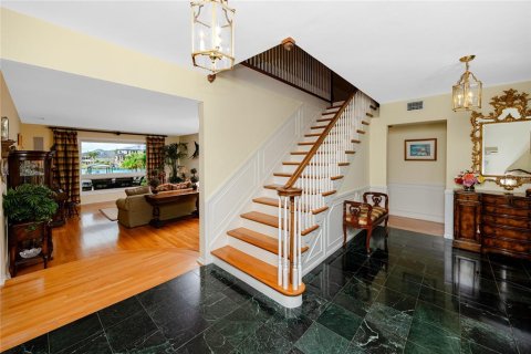House in Largo, Florida 6 bedrooms, 481.05 sq.m. № 1780618 - photo 25