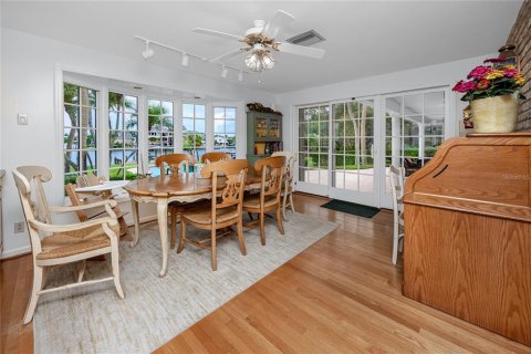 House in Largo, Florida 6 bedrooms, 481.05 sq.m. № 1780618 - photo 12