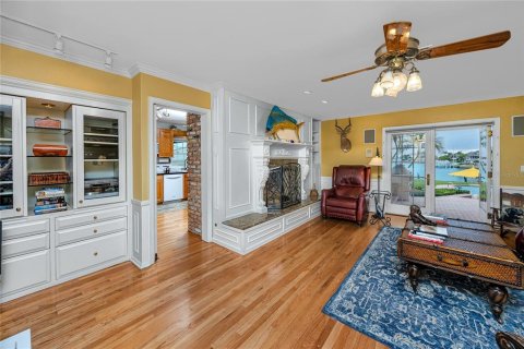 House in Largo, Florida 6 bedrooms, 481.05 sq.m. № 1780618 - photo 5
