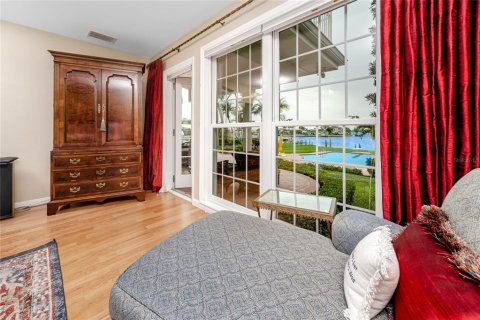 House in Largo, Florida 6 bedrooms, 481.05 sq.m. № 1780618 - photo 17