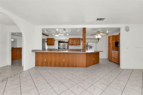 House in Port Charlotte, Florida 3 bedrooms, 161.93 sq.m. № 2120093 - photo 13