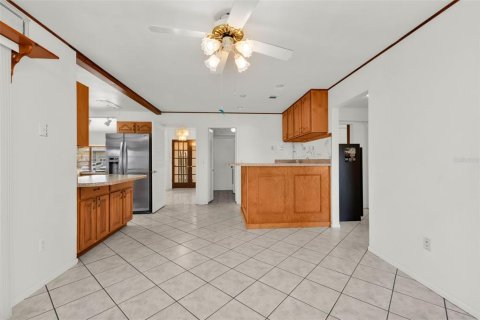 House in Port Charlotte, Florida 3 bedrooms, 161.93 sq.m. № 2120093 - photo 27
