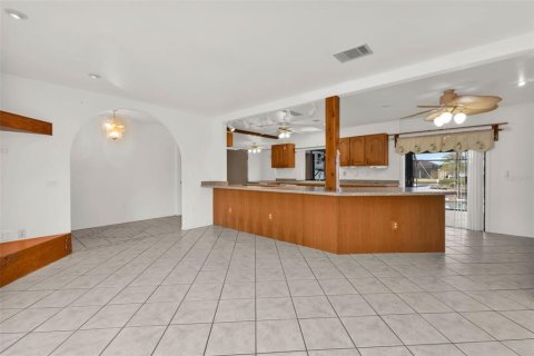 House in Port Charlotte, Florida 3 bedrooms, 161.93 sq.m. № 2120093 - photo 12