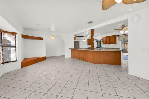 House in Port Charlotte, Florida 3 bedrooms, 161.93 sq.m. № 2120093 - photo 11