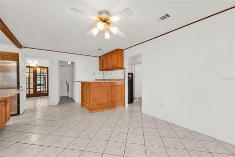 House in Port Charlotte, Florida 3 bedrooms, 161.93 sq.m. № 2120093 - photo 26