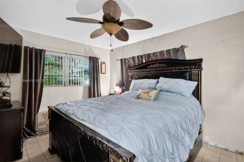 Villa ou maison à vendre à Hialeah, Floride: 5 chambres, 137.96 m2 № 1852239 - photo 8