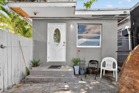 Villa ou maison à vendre à Hialeah, Floride: 5 chambres, 137.96 m2 № 1852239 - photo 16