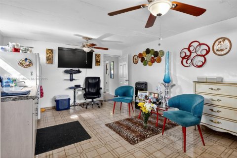 Villa ou maison à vendre à Hialeah, Floride: 5 chambres, 137.96 m2 № 1852239 - photo 17