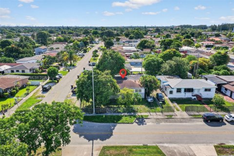 Villa ou maison à vendre à Hialeah, Floride: 5 chambres, 137.96 m2 № 1852239 - photo 24