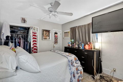 Villa ou maison à vendre à Hialeah, Floride: 5 chambres, 137.96 m2 № 1852239 - photo 15