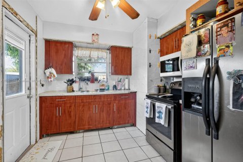 Villa ou maison à vendre à Hialeah, Floride: 5 chambres, 137.96 m2 № 1852239 - photo 5