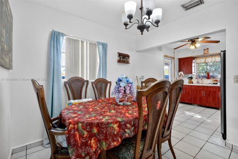 Villa ou maison à vendre à Hialeah, Floride: 5 chambres, 137.96 m2 № 1852239 - photo 7