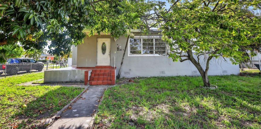 Villa ou maison à Hialeah, Floride 5 chambres, 137.96 m2 № 1852239