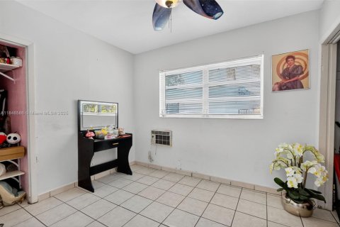 Villa ou maison à vendre à Hialeah, Floride: 5 chambres, 137.96 m2 № 1852239 - photo 10