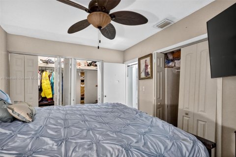 Villa ou maison à vendre à Hialeah, Floride: 5 chambres, 137.96 m2 № 1852239 - photo 9