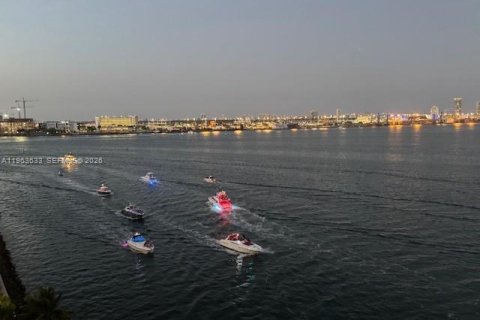 Condo in Miami, Florida, 2 bedrooms  № 2026721 - photo 8