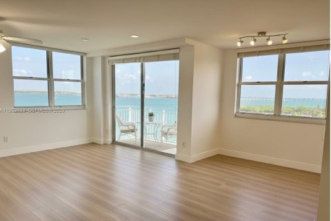 Condo in Miami, Florida, 2 bedrooms  № 2026721 - photo 7