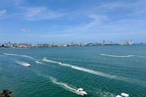 Condo in Miami, Florida, 2 bedrooms  № 2026721 - photo 5