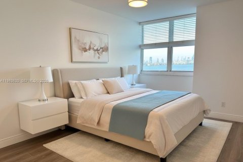 Condo in Miami, Florida, 2 bedrooms  № 2026721 - photo 2