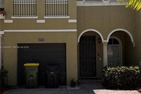 Adosado en Homestead, Florida 4 dormitorios, 172.05 m2 № 2066173