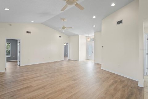 House in Hudson, Florida 3 bedrooms, 169.92 sq.m. № 1800108 - photo 6