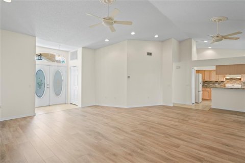 House in Hudson, Florida 3 bedrooms, 169.92 sq.m. № 1800108 - photo 7