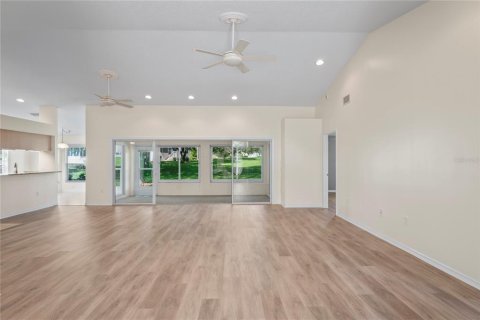 House in Hudson, Florida 3 bedrooms, 169.92 sq.m. № 1800108 - photo 5