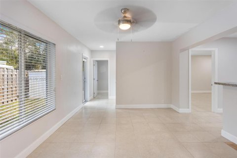 House in Oakland Park, Florida 3 bedrooms, 125.42 sq.m. № 2024696 - photo 27