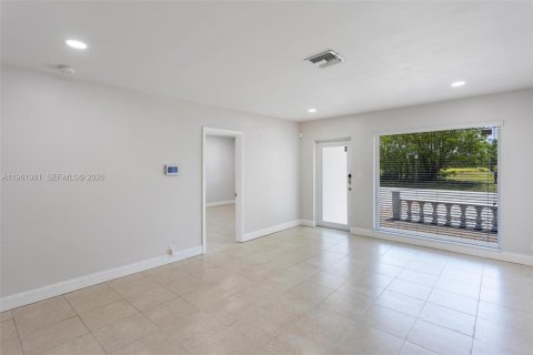 House in Oakland Park, Florida 3 bedrooms, 125.42 sq.m. № 2024696 - photo 10