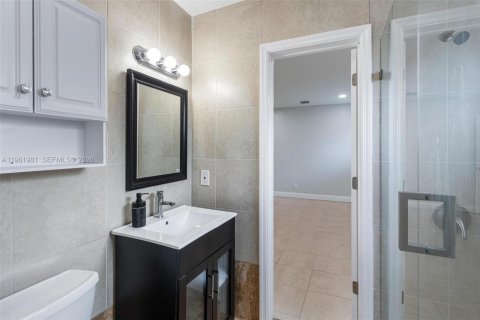 House in Oakland Park, Florida 3 bedrooms, 125.42 sq.m. № 2024696 - photo 16