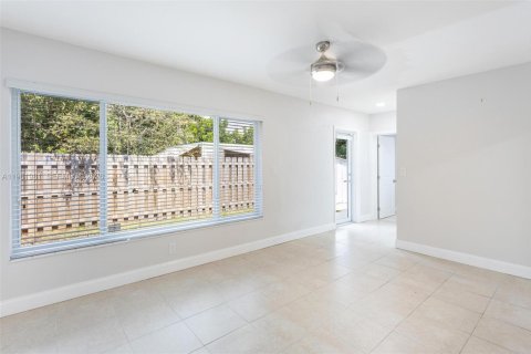 House in Oakland Park, Florida 3 bedrooms, 125.42 sq.m. № 2024696 - photo 26