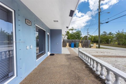 House in Oakland Park, Florida 3 bedrooms, 125.42 sq.m. № 2024696 - photo 5