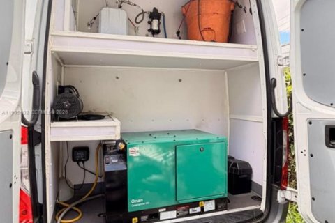 Commercial property in Cutler Bay, Florida № 2063799 - photo 7