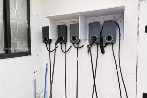 Commercial property in Cutler Bay, Florida № 2063799 - photo 10