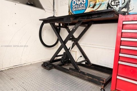 Commercial property in Cutler Bay, Florida № 2063799 - photo 8